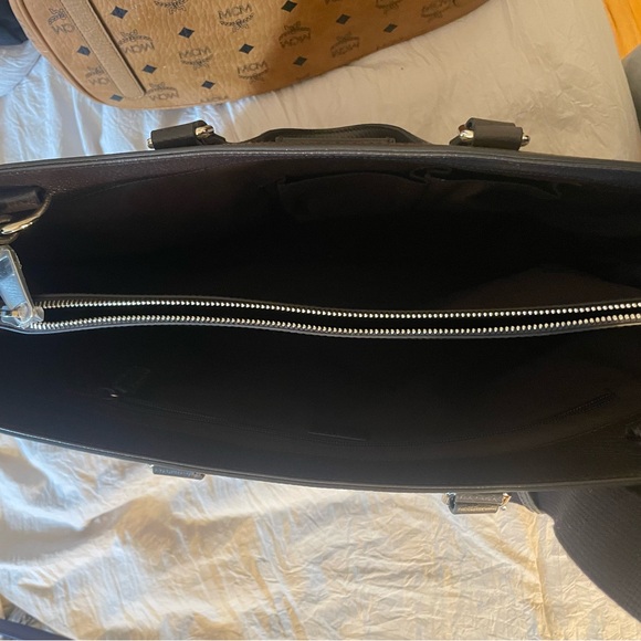 Gucci Tote - Picture 3 of 6